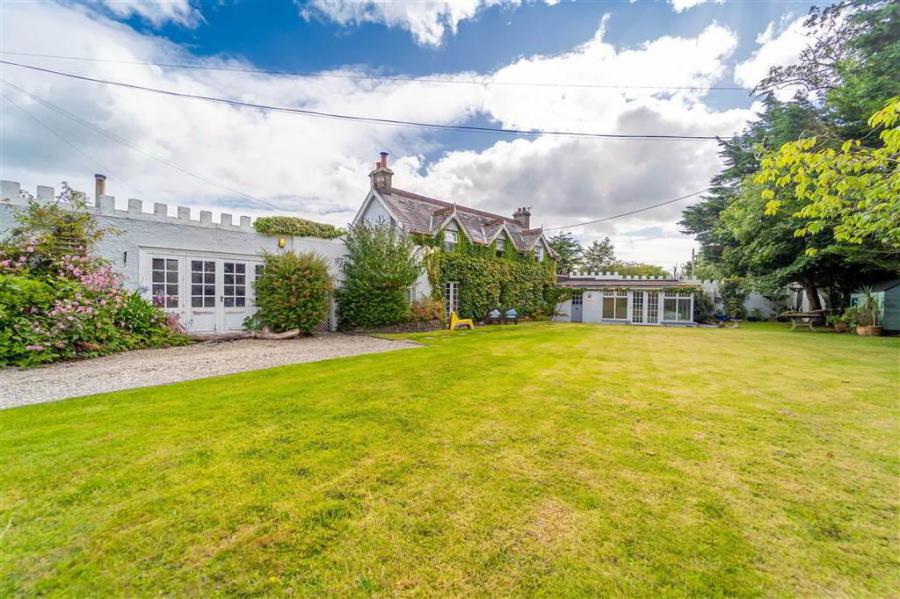 Belvedere Lodge, 53 High Bangor Road