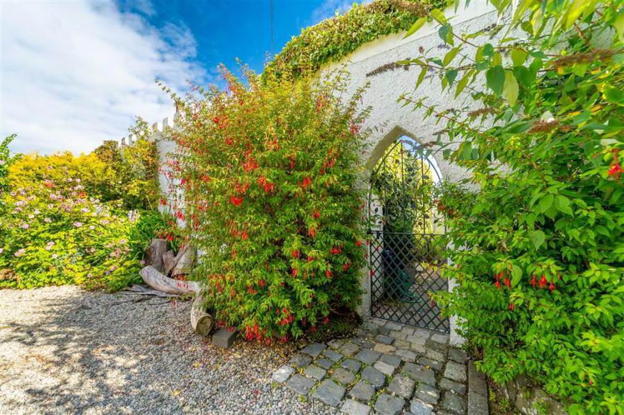 Belvedere Lodge, 53 High Bangor Road