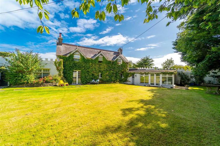 Belvedere Lodge, 53 High Bangor Road