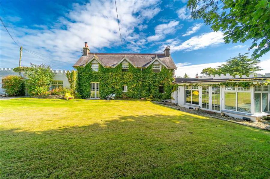 Belvedere Lodge, 53 High Bangor Road