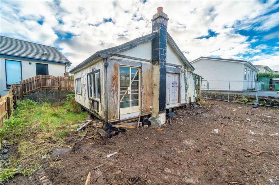 8 Andrews Shorefield