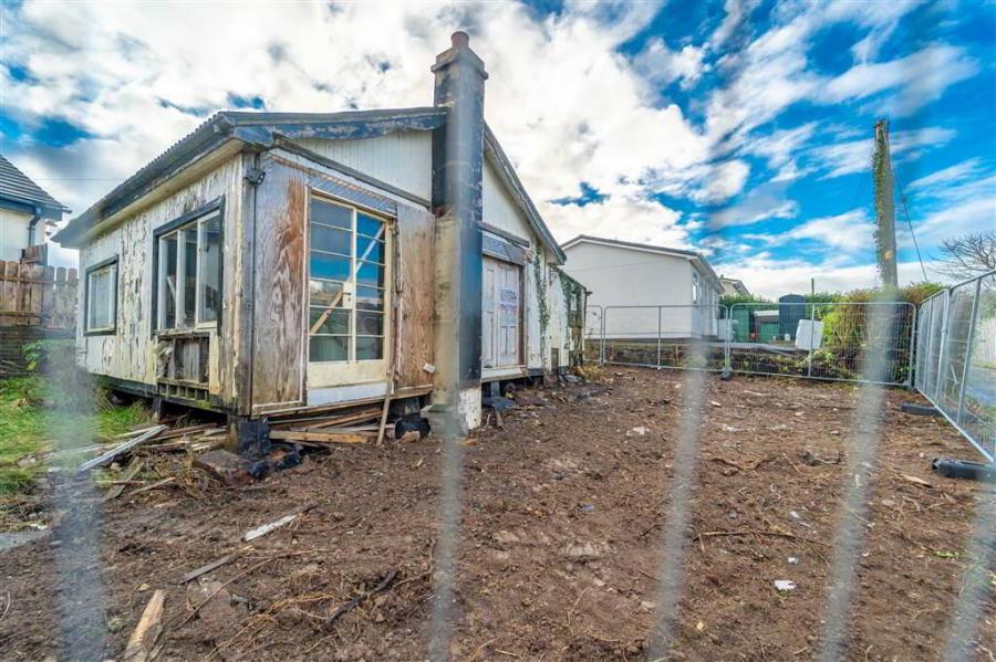 8 Andrews Shorefield