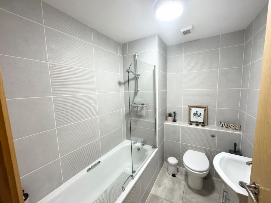 404 College Place, 110 Strand Road