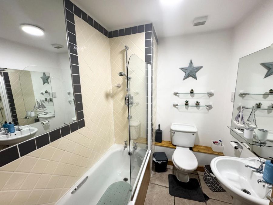 304 College Place, 110 Strand Road