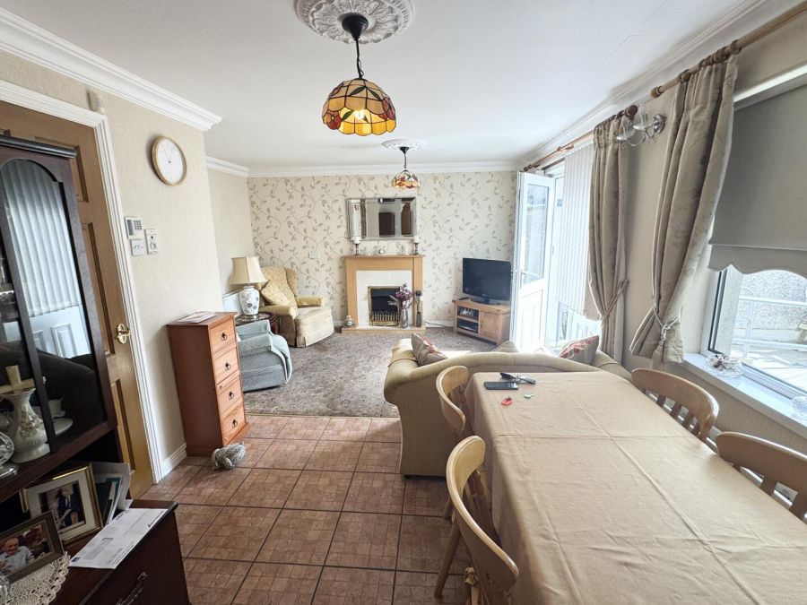 1 Meadow View Crescent