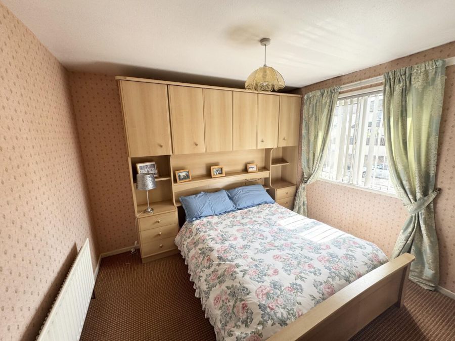 1 Meadow View Crescent