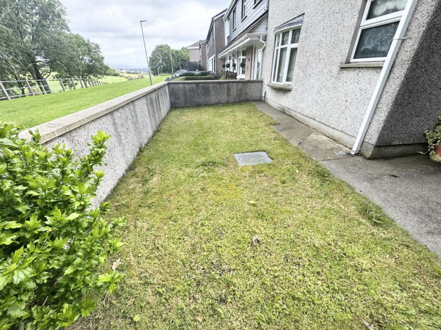 1 Meadow View Crescent