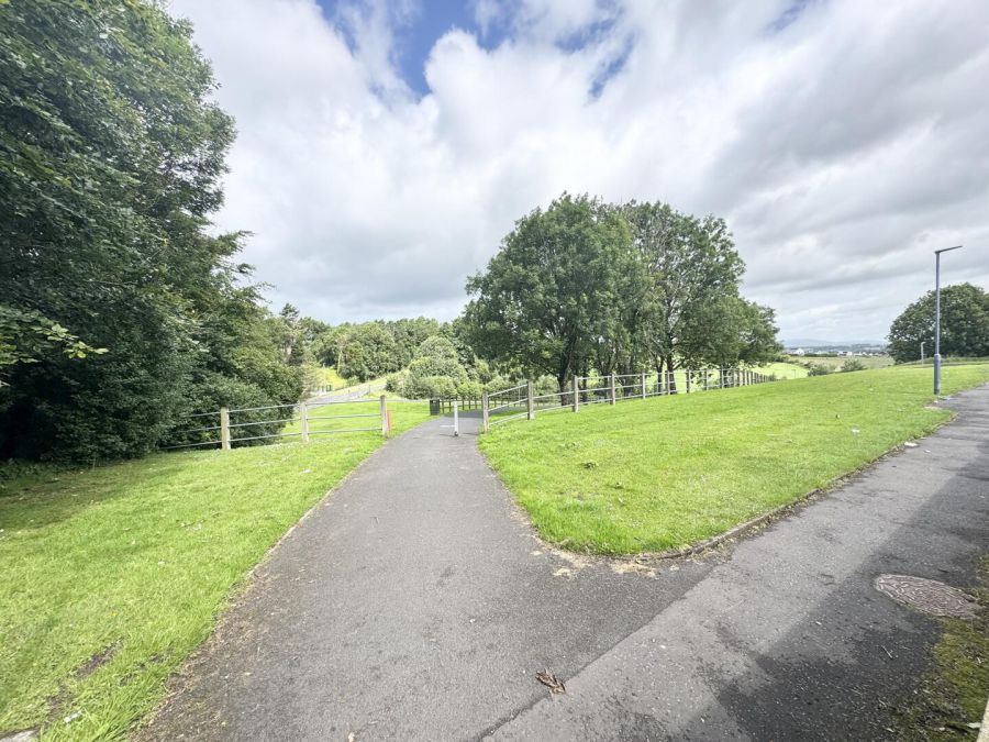 1 Meadow View Crescent