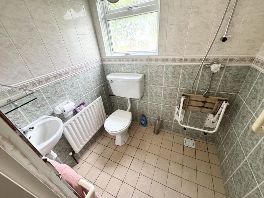 1 Meadow View Crescent