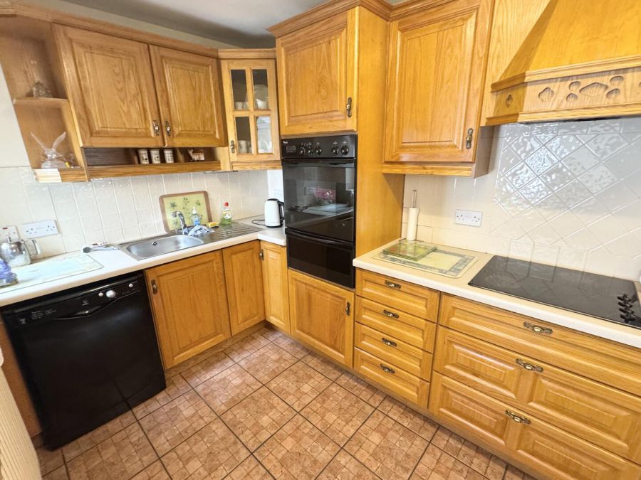 1 Meadow View Crescent