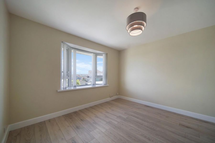 17 Rathmore Crescent