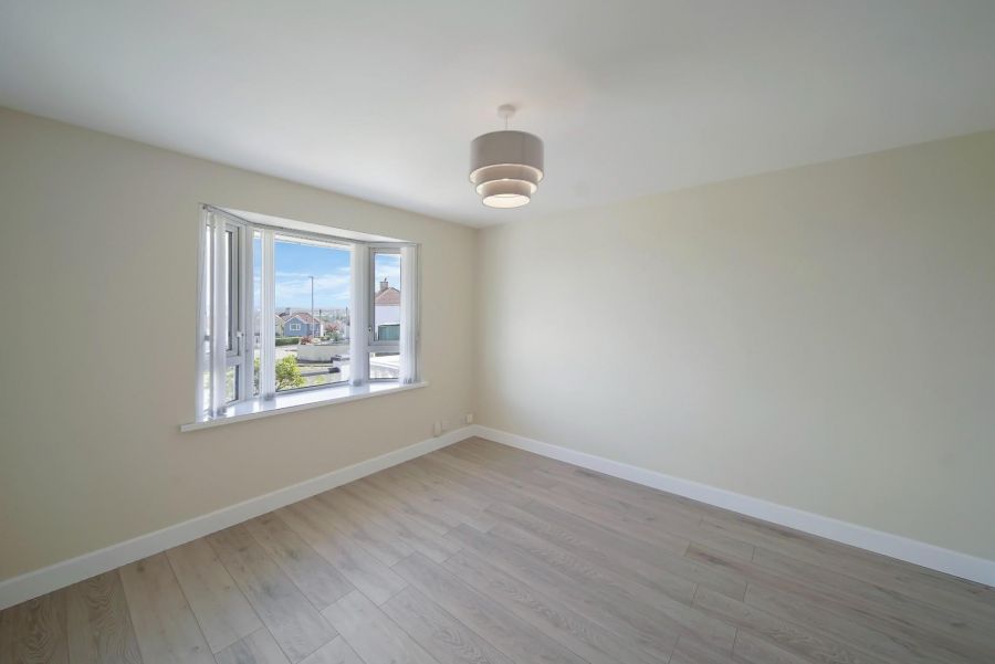 17 Rathmore Crescent