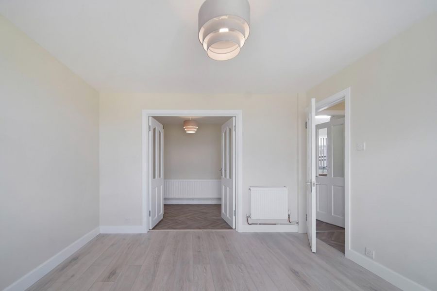 17 Rathmore Crescent