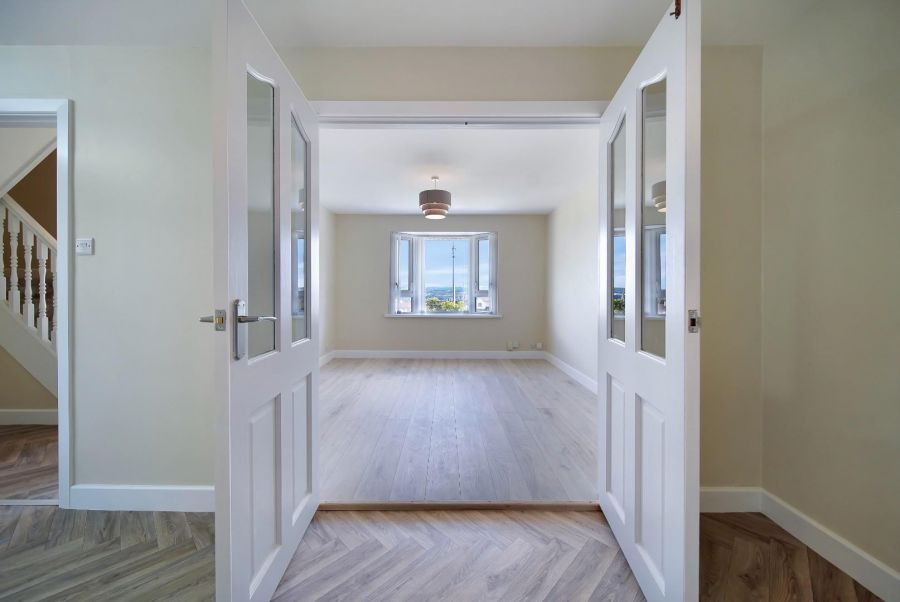 17 Rathmore Crescent