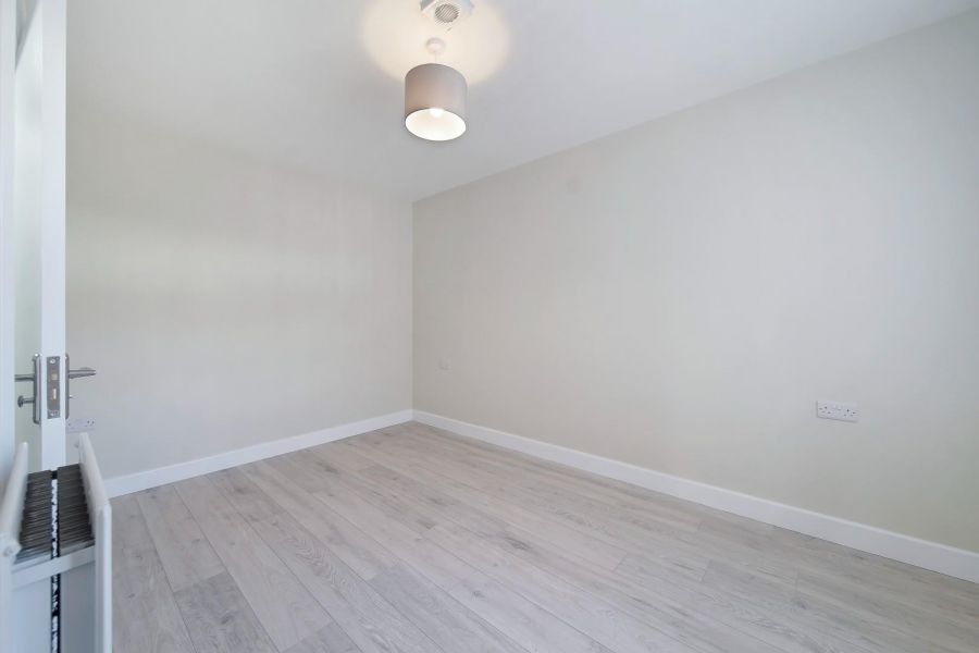 17 Rathmore Crescent