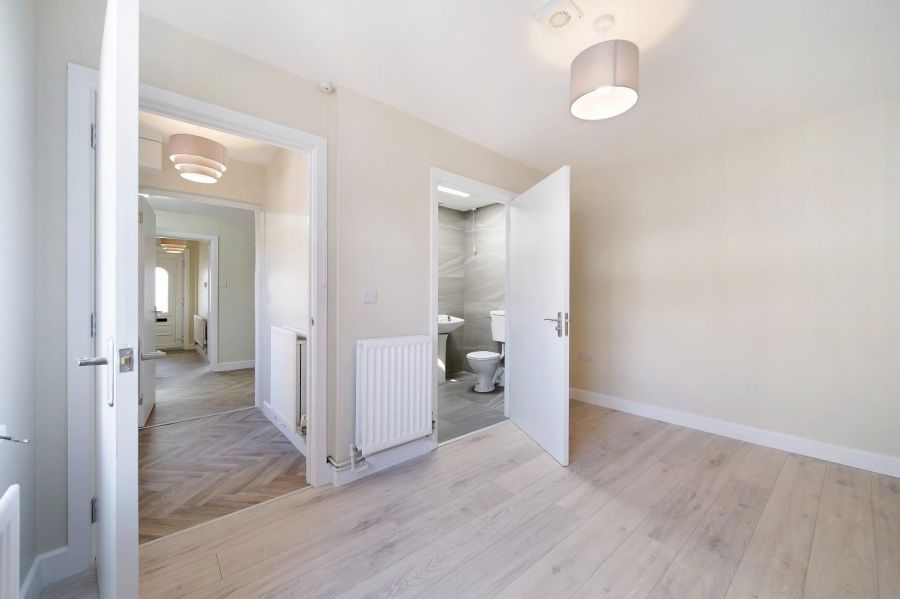 17 Rathmore Crescent