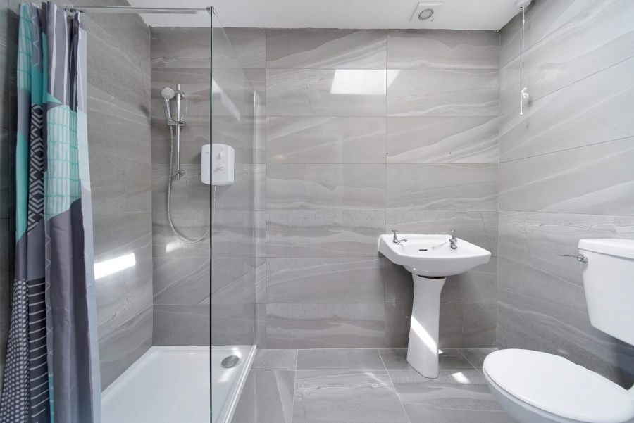 17 Rathmore Crescent