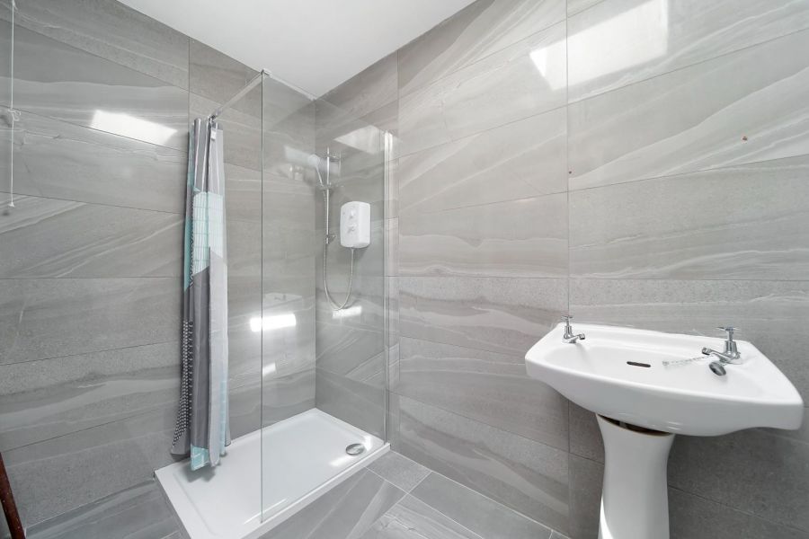 17 Rathmore Crescent