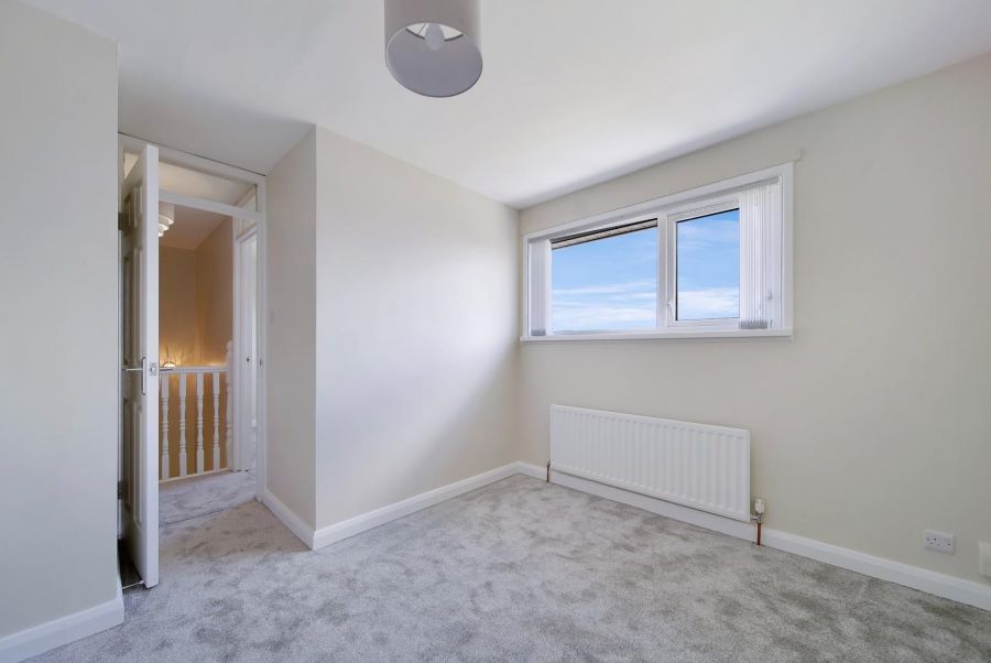 17 Rathmore Crescent