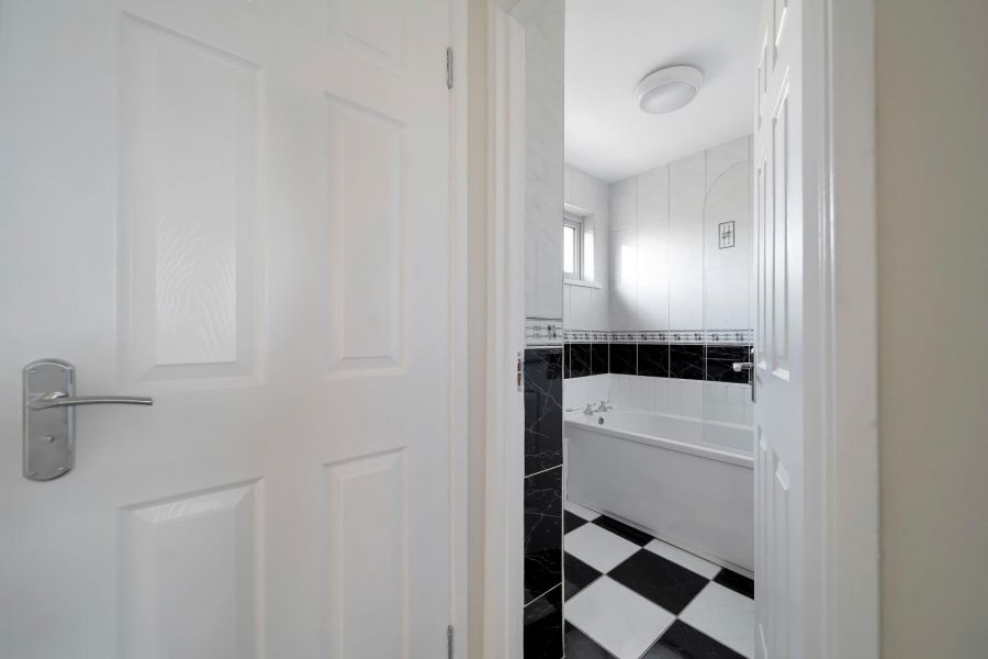 17 Rathmore Crescent