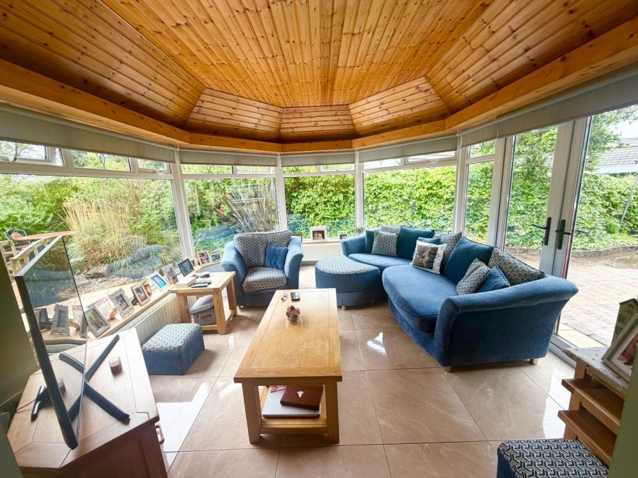 8 Walworth Park