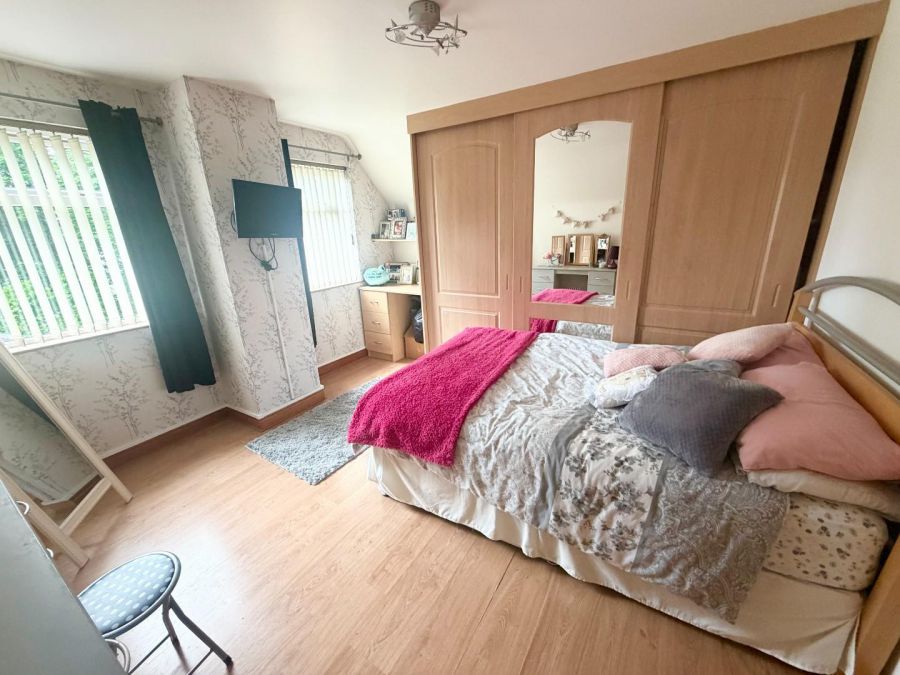8 Walworth Park