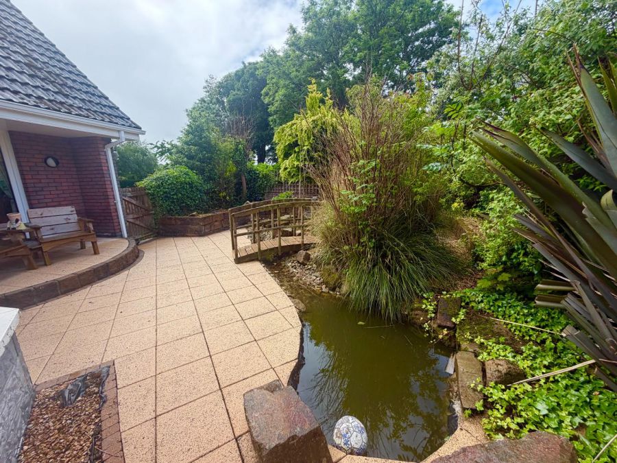8 Walworth Park