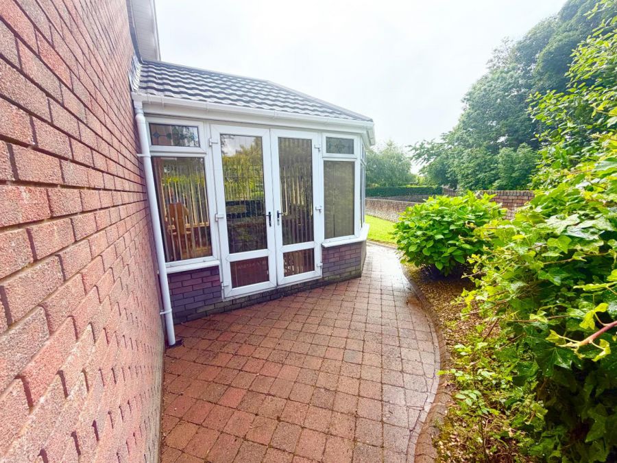 8 Walworth Park