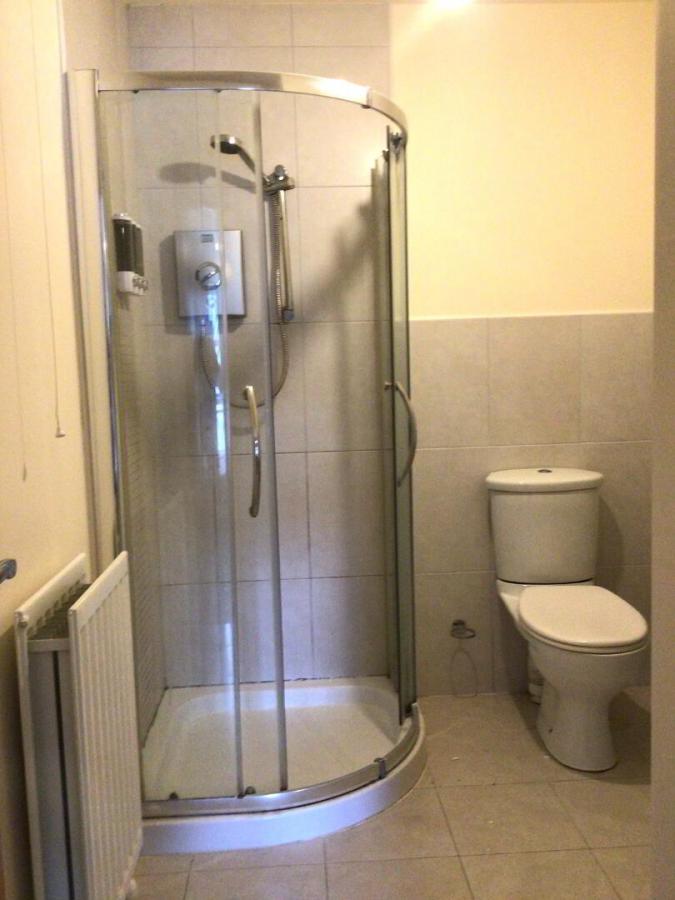 D6 Silver Hill House