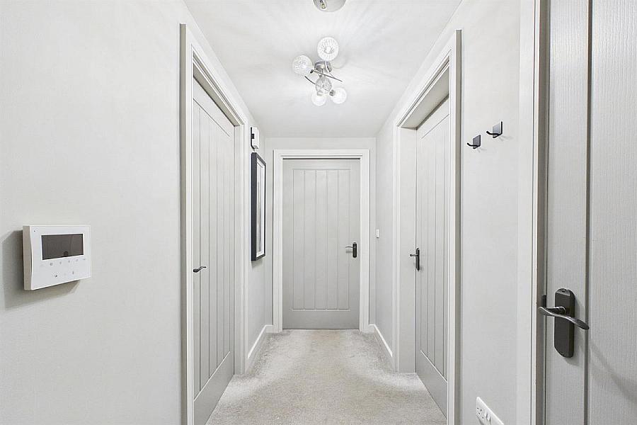 8E Apt 1, 8 Summerhill Avenue