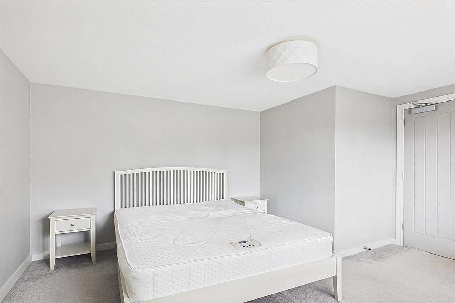8E Apt 1, 8 Summerhill Avenue