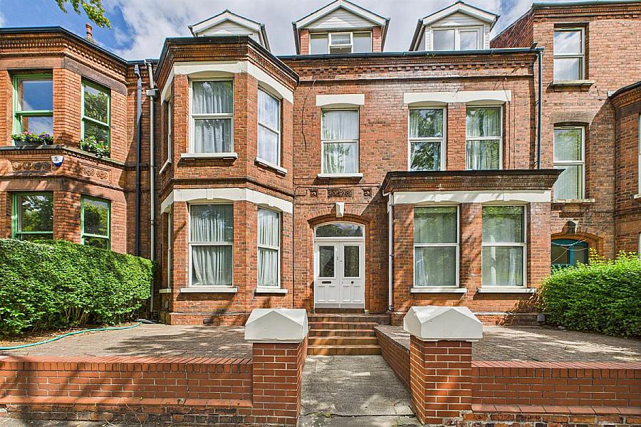Flat 3, 90 Eglantine Avenue