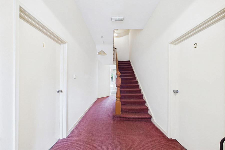 Flat 3, 90 Eglantine Avenue