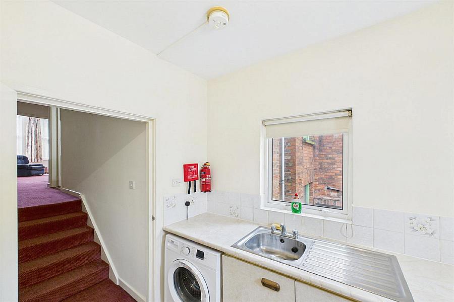 Flat 3, 90 Eglantine Avenue