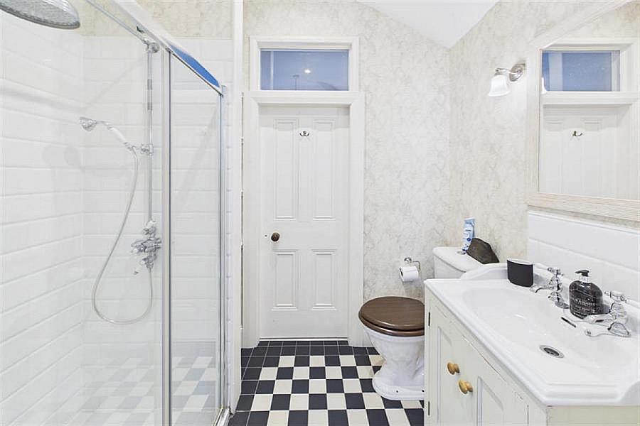 18A Derryvolgie Avenue