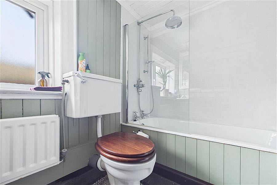 18A Derryvolgie Avenue