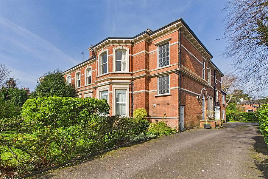 18A Derryvolgie Avenue