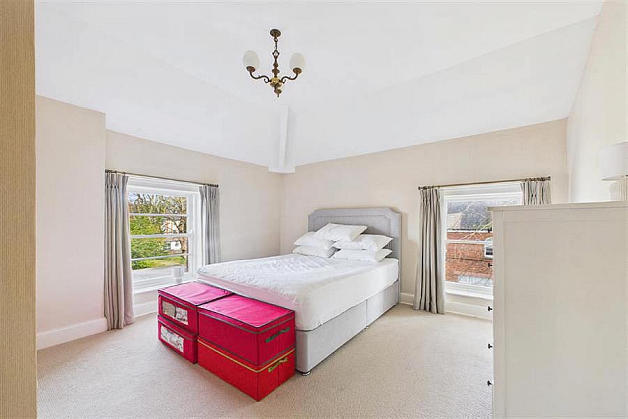 18A Derryvolgie Avenue