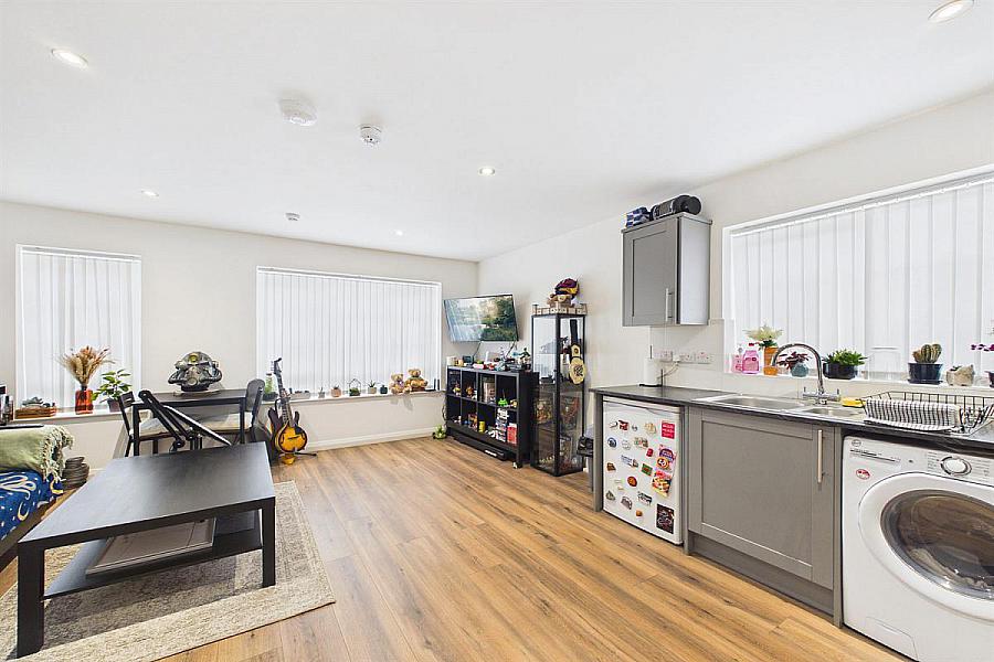 Apt 17, 16 Comber Road