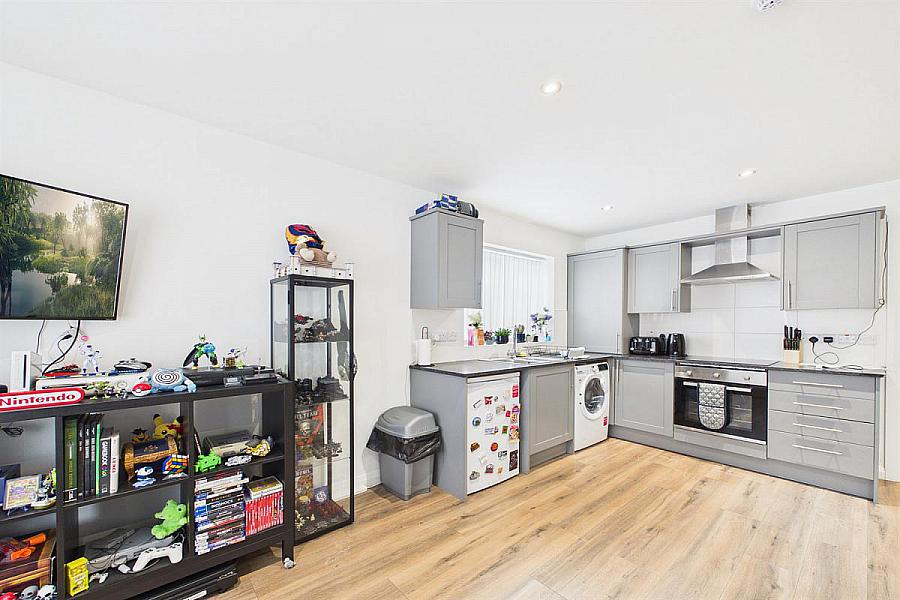 Apt 17, 16 Comber Road