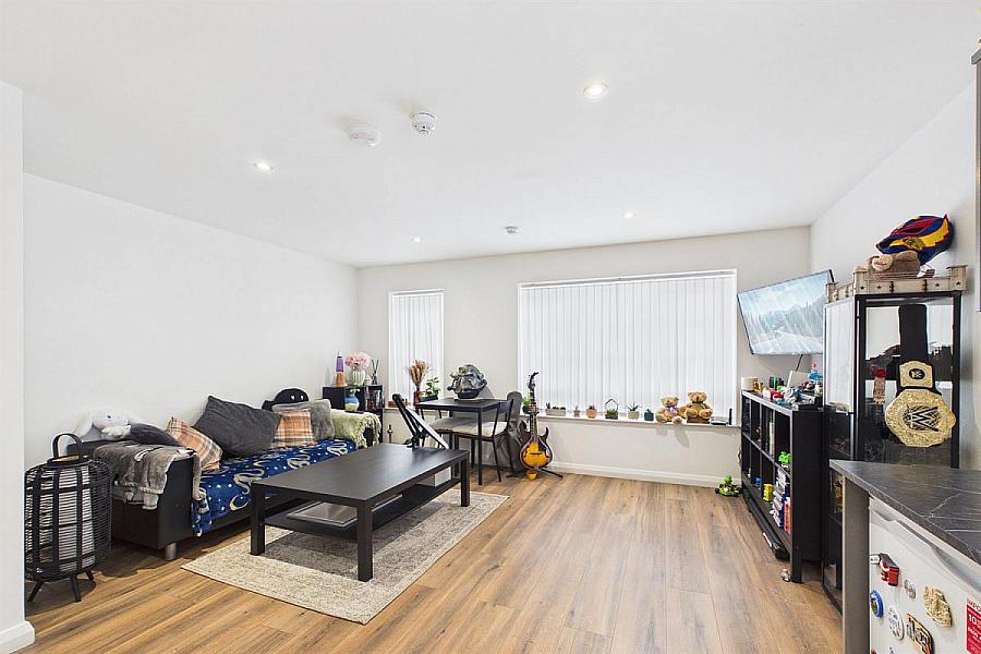 Apt 17, 16 Comber Road
