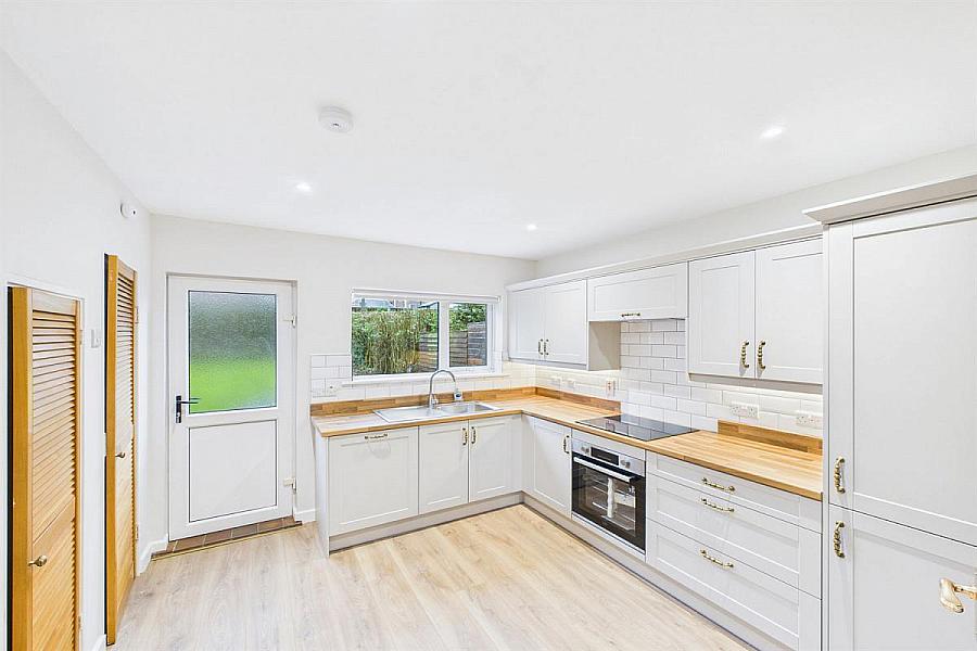 47 Clarawood Crescent