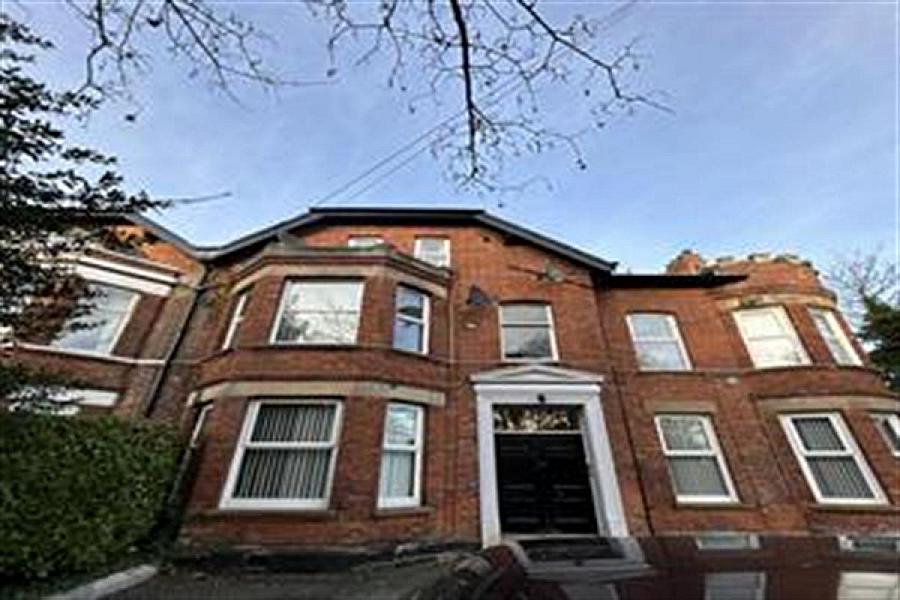 Apt 2, 12 Deramore Park