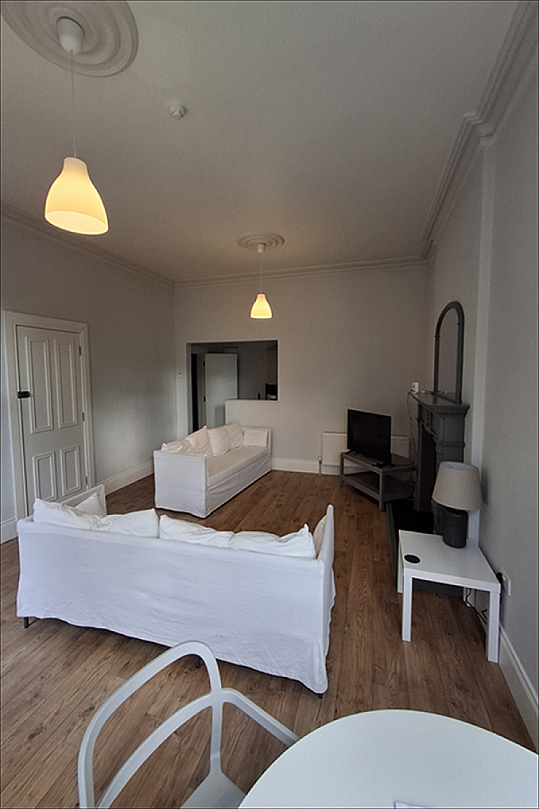 Apt 2, 12 Deramore Park