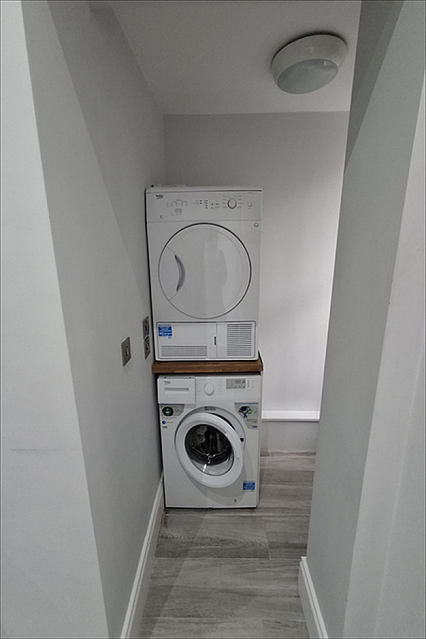 Apt 2, 12 Deramore Park