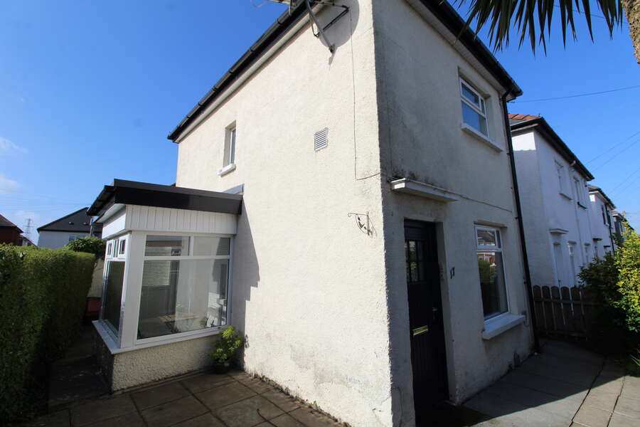 17 Dunraven Crescent