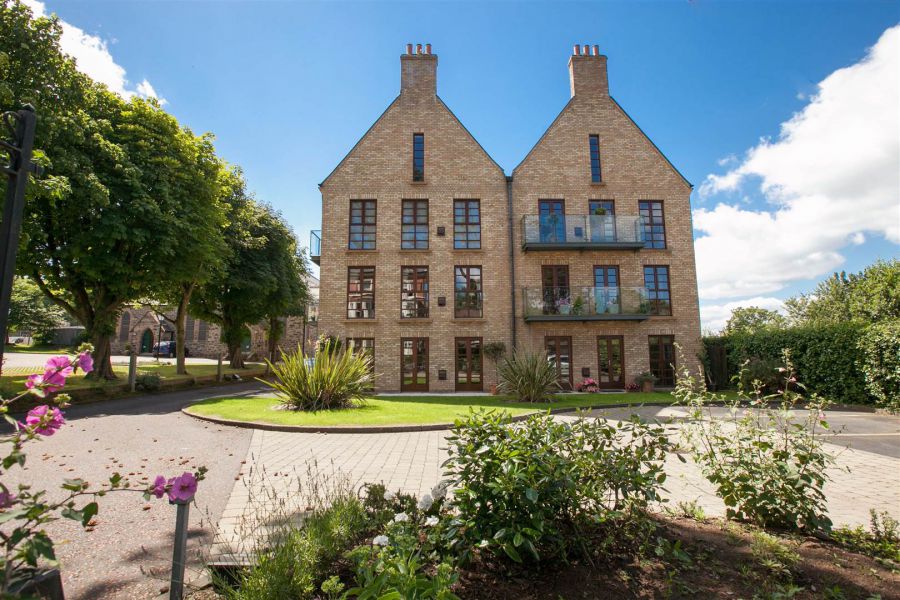 The Penthouse, 9 Altona Manor