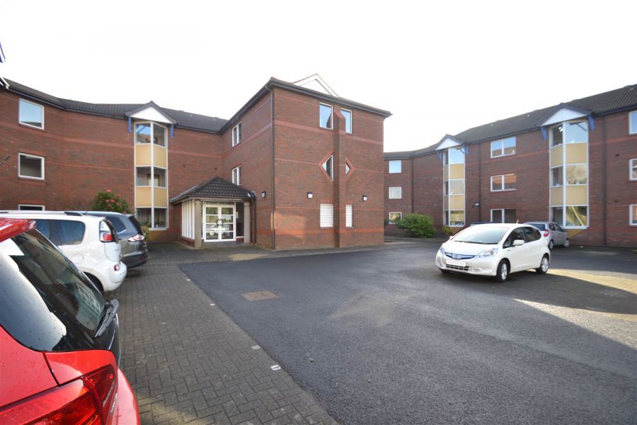 Apt13 Lyndhurst Court