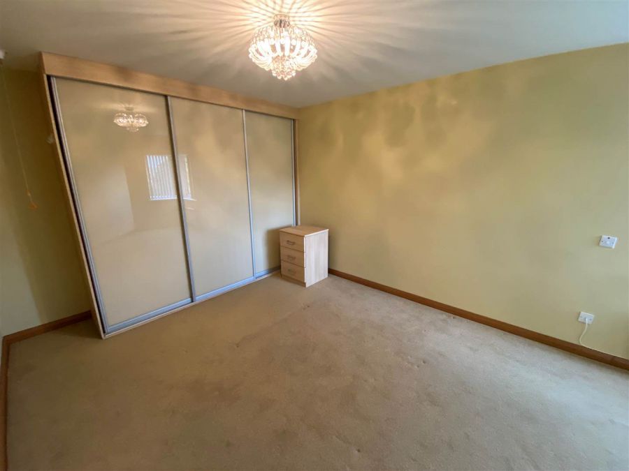 Apt13 Lyndhurst Court
