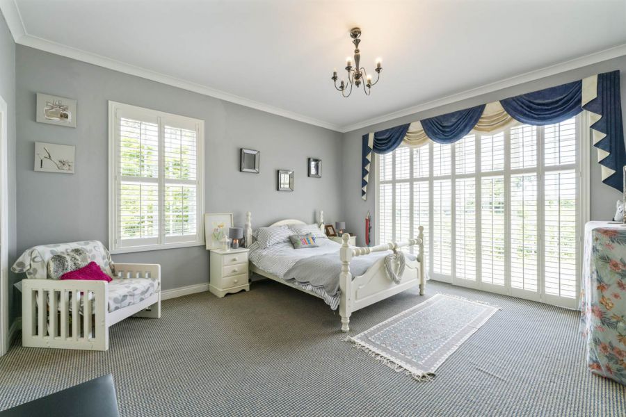 Lurach Lodge, 21 Whinney Hill